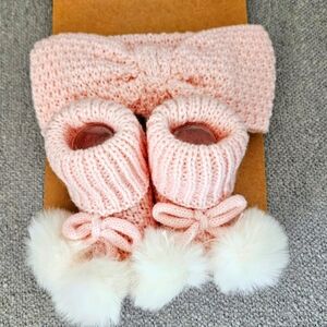 Shalom International Corporation Infant/Toddler girl headwrap/booties set. NWT